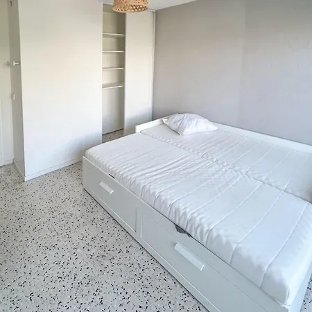 Appartamento Spacious For 8 In