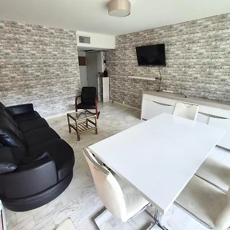 Spacious For 8 In Montpellier